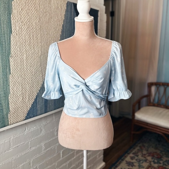 PacSun Tops - Pacsun 100% Recycled Poly Blue Floral Twist Front Puff Sleeve Crop Top